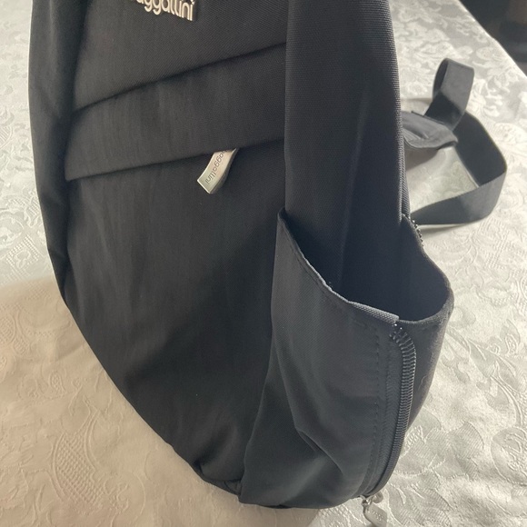 Baggallini  Mini Sling Crossbody Shoulder Bag Black New W/out Tags - Picture 4 of 10